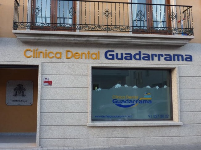 Fachada Clínica Dental Guadarrama